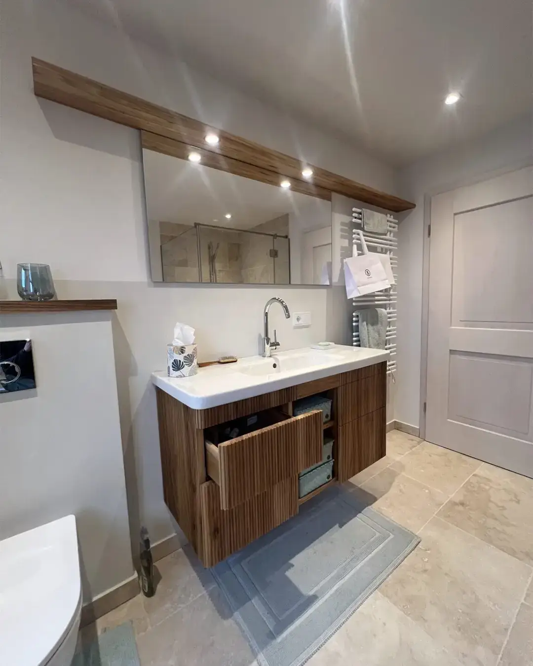 Kernsanierung einer Erdgeschosswohnung mit Erneuerung der Bäder und moderner Sanitärinstallation