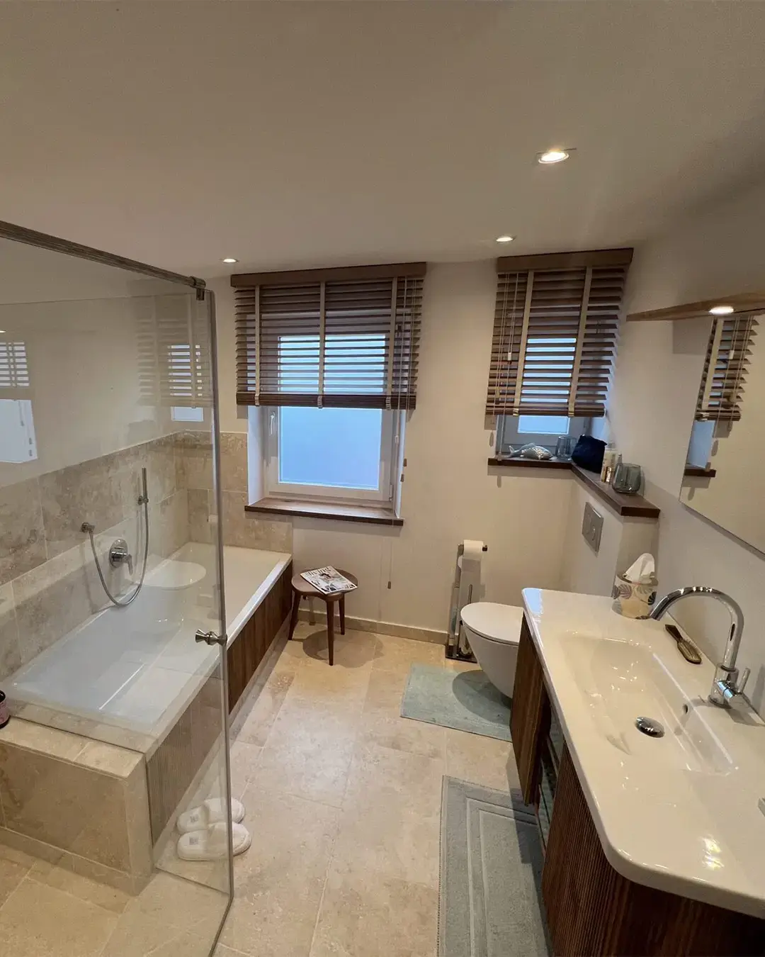 Kernsanierung einer Erdgeschosswohnung mit Erneuerung der Bäder und moderner Sanitärinstallation