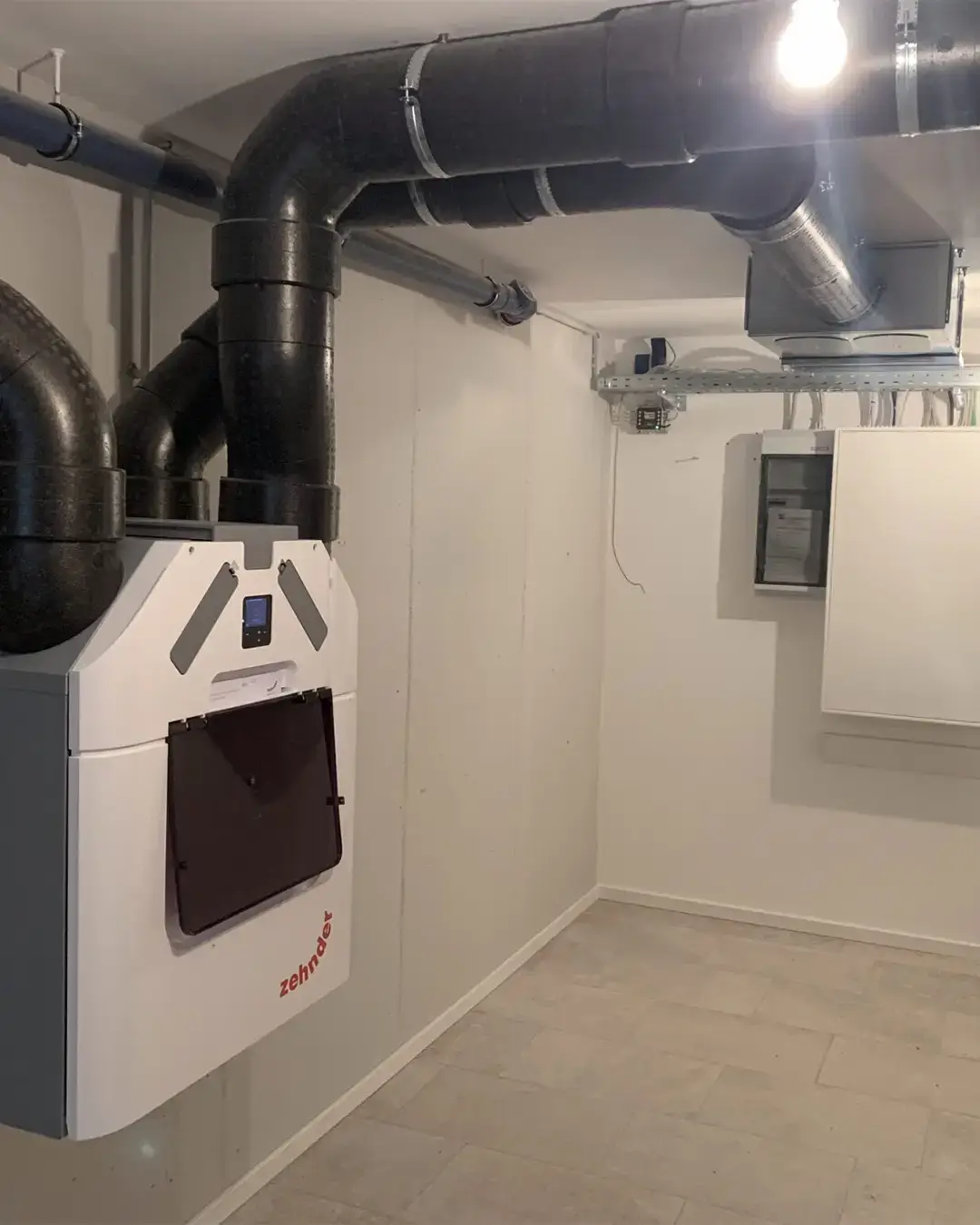 Zentrale Wohnraumlüftung im Neubau – effizient und unauffällig integriert