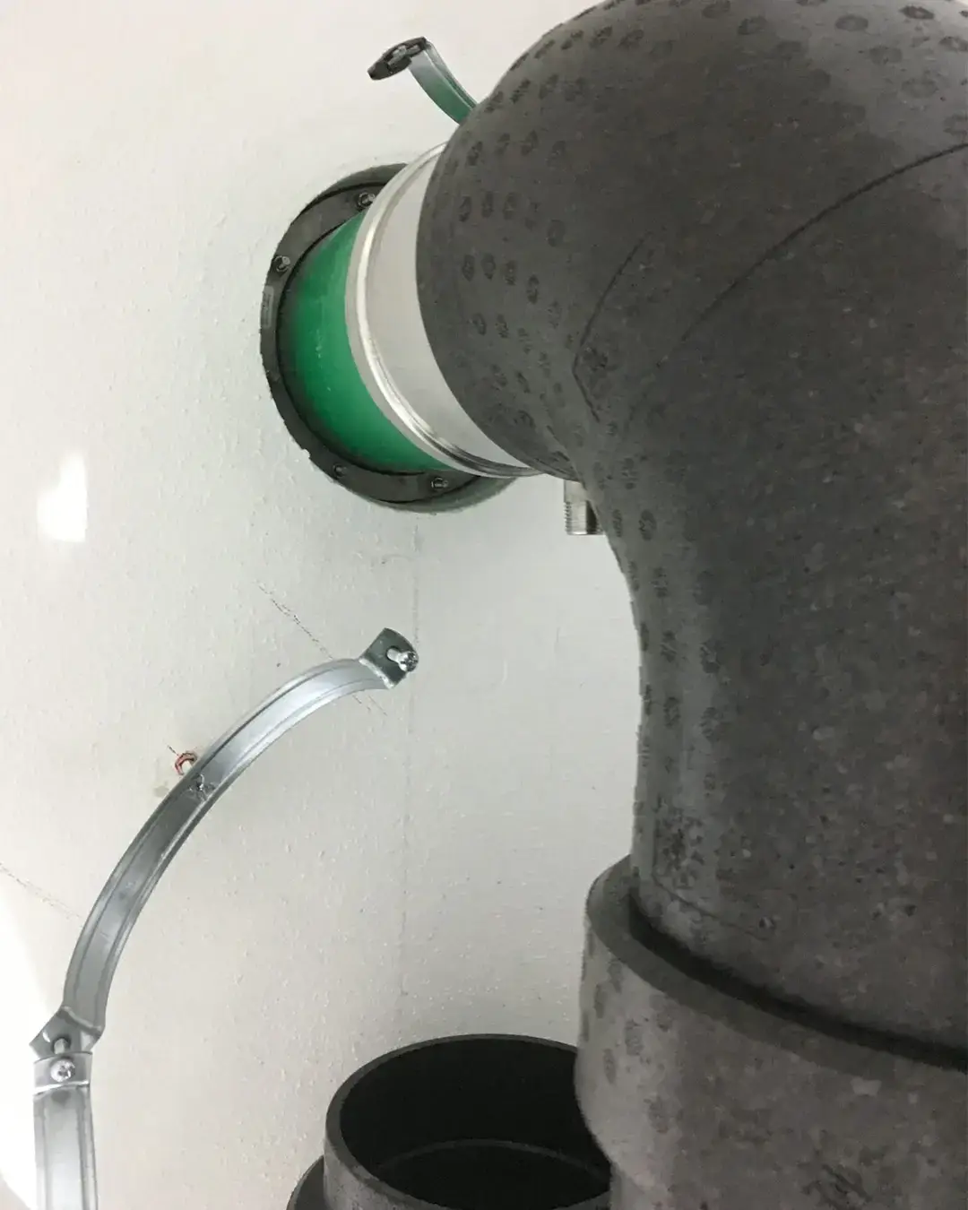 Zentrale Wohnraumlüftung im Neubau – effizient und unauffällig integriert